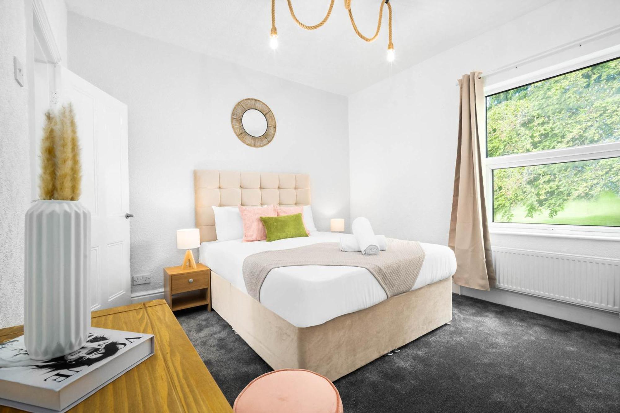 Stylish 3 Bedroom House - 6 Guests - Garden - Parking - Netflix - Wifi - 17M Birmingham Ngoại thất bức ảnh