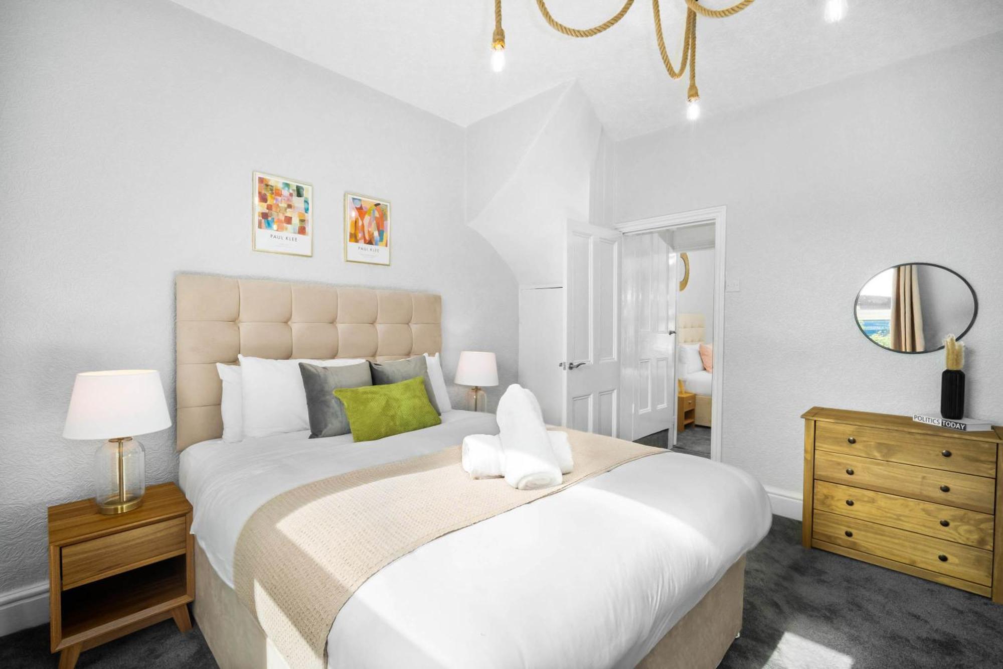 Stylish 3 Bedroom House - 6 Guests - Garden - Parking - Netflix - Wifi - 17M Birmingham Ngoại thất bức ảnh