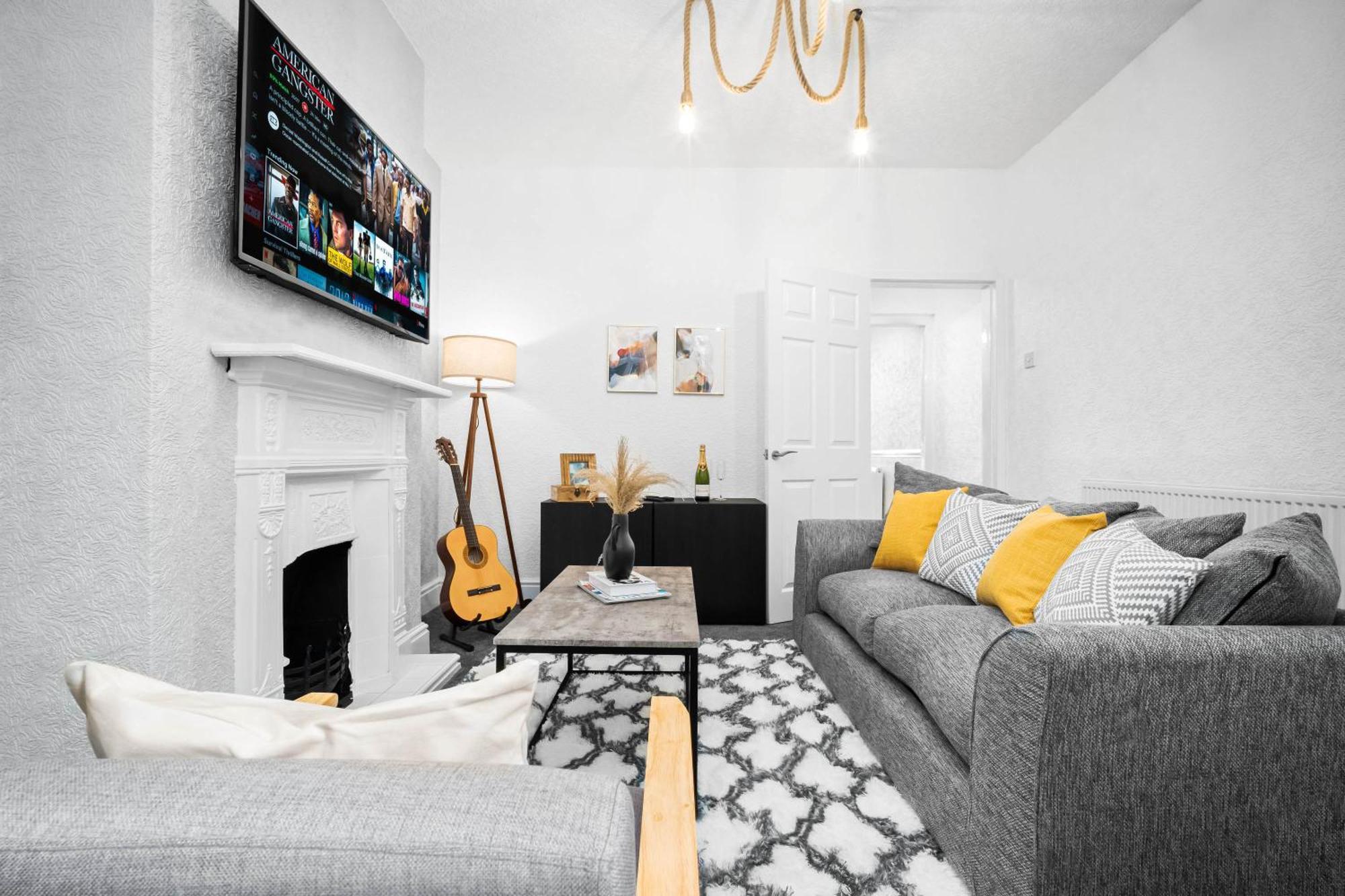 Stylish 3 Bedroom House - 6 Guests - Garden - Parking - Netflix - Wifi - 17M Birmingham Ngoại thất bức ảnh