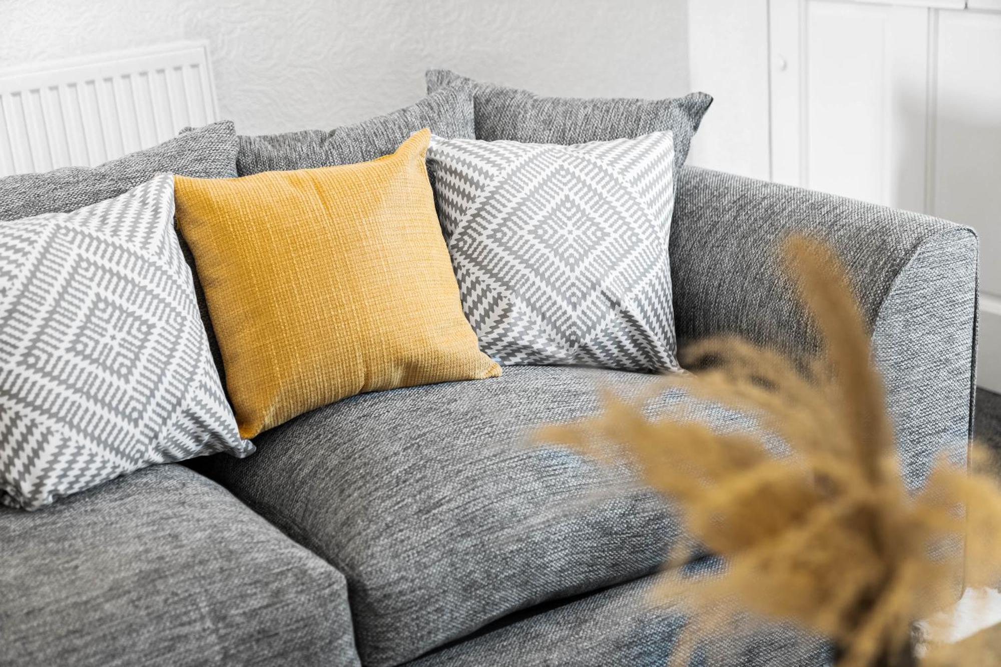 Stylish 3 Bedroom House - 6 Guests - Garden - Parking - Netflix - Wifi - 17M Birmingham Ngoại thất bức ảnh