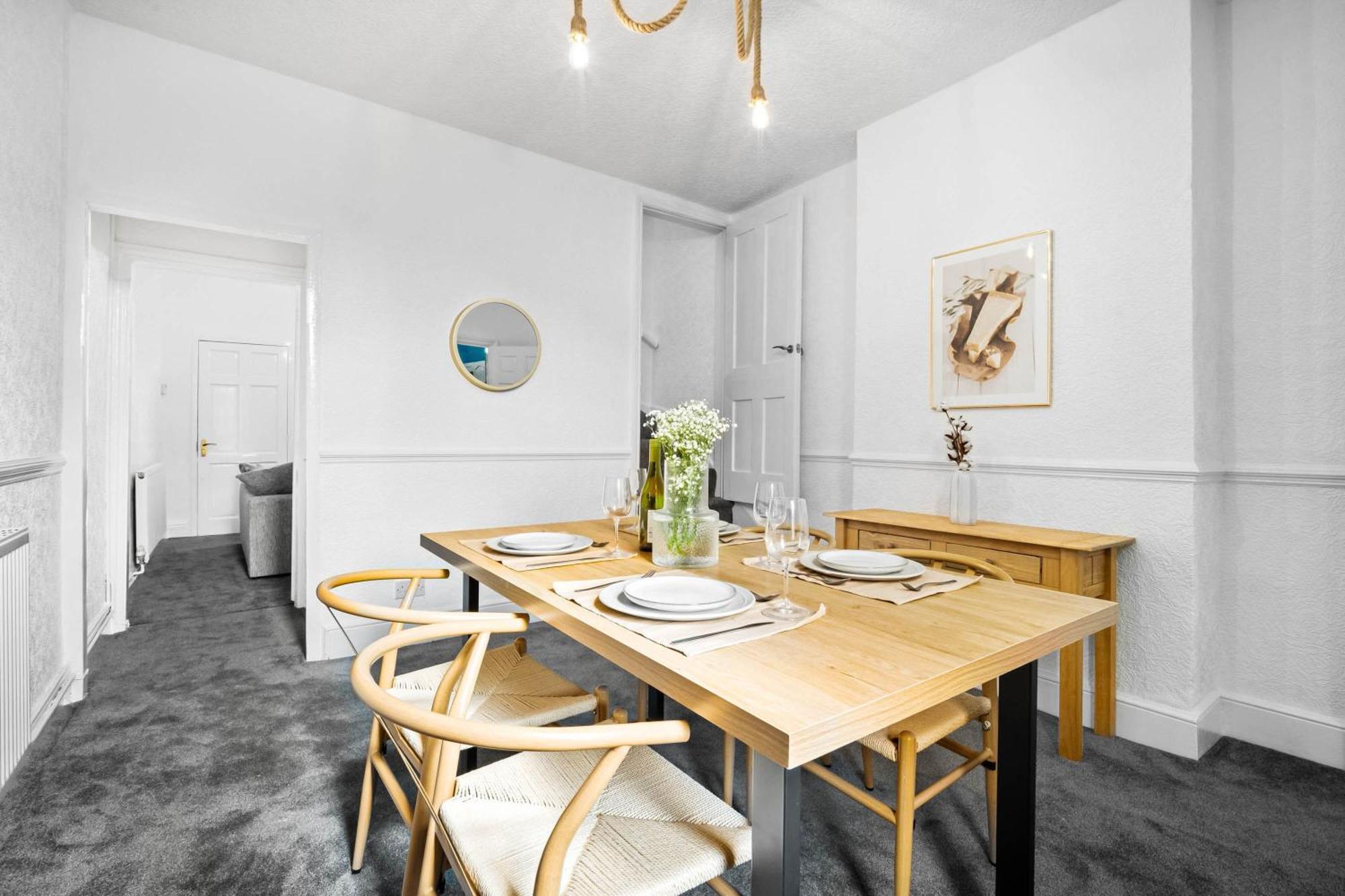 Stylish 3 Bedroom House - 6 Guests - Garden - Parking - Netflix - Wifi - 17M Birmingham Ngoại thất bức ảnh